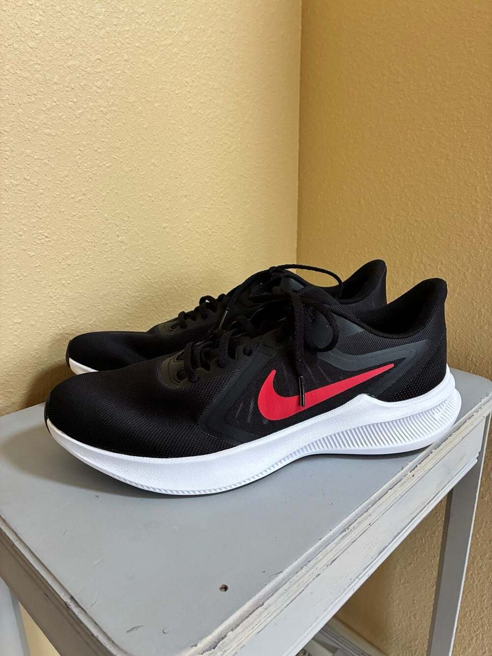 Nike Downshifter Black Red White Running Shoes Men's Size 12 CI9981-006